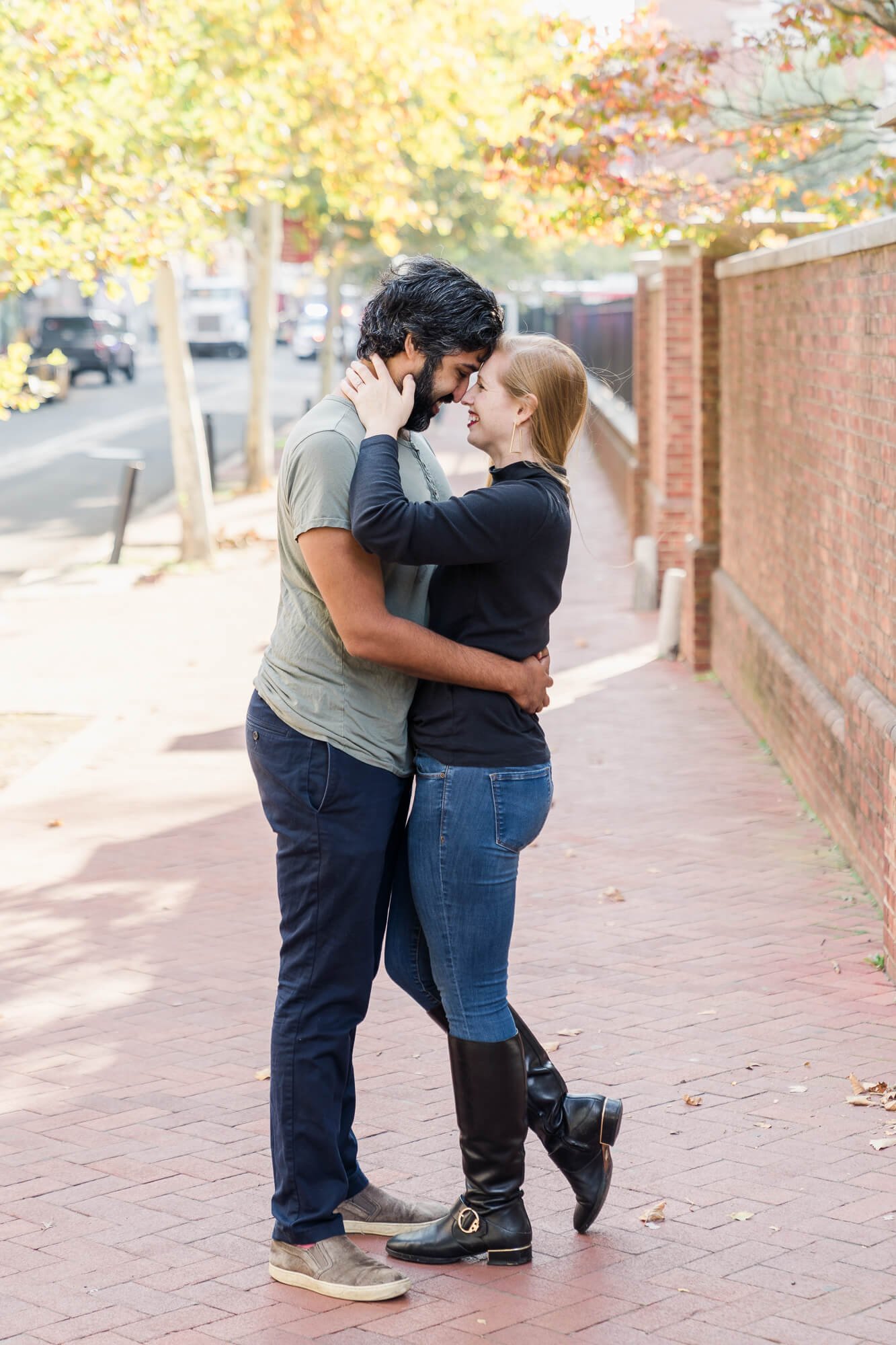 Couple kissing in Philadelphia