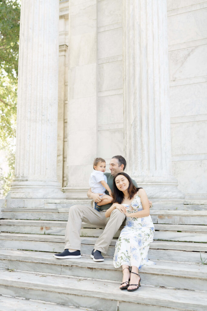 What to wear for family photos with cohesive, light color palette.
